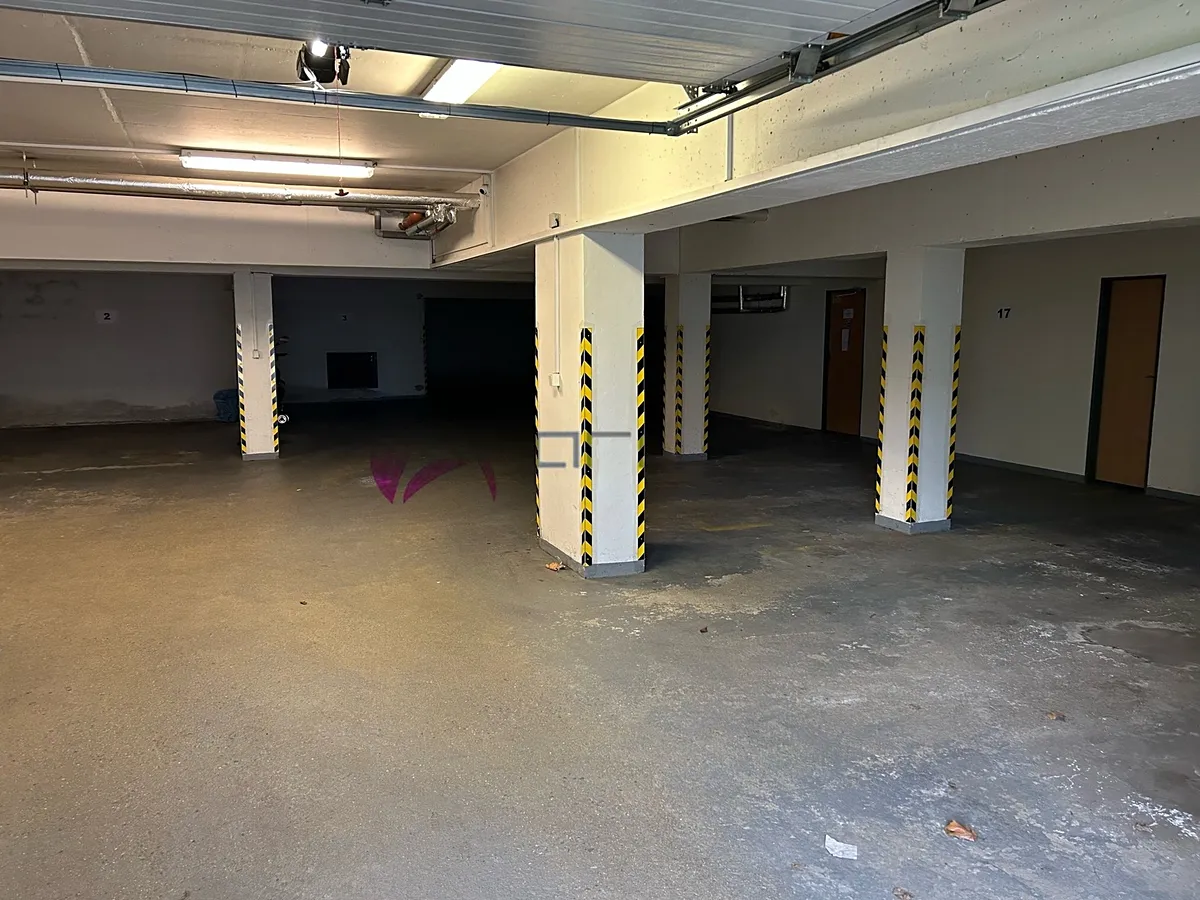 Pronájem garážového stání 15 m²